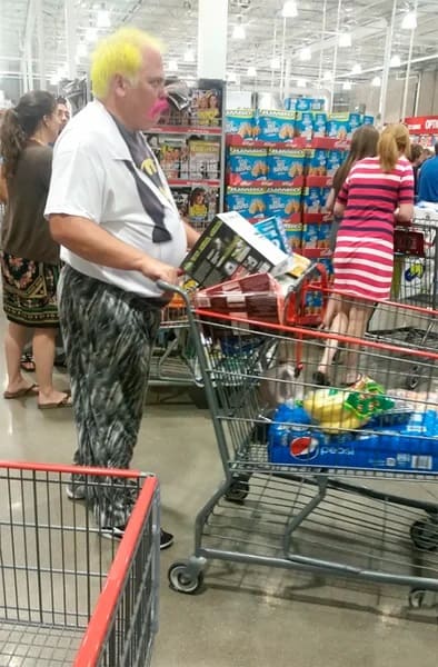  People Of Walmart. 1
