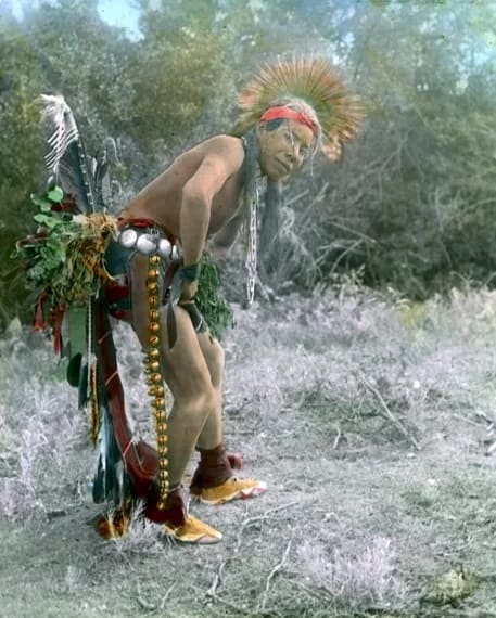 Танцор племени Кроу, начало 1900-х. Фотограф Ричард Троссел