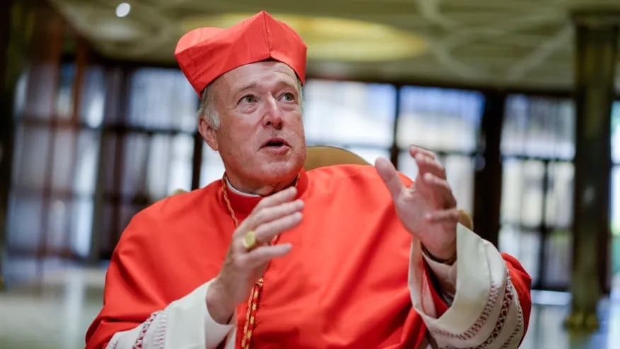 Новоиспеченный кардинал Роберт Уолтер МакЭлрой, епископ Сан-Диего, присутствует на приеме для родственников