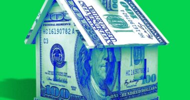 Годовая зарплата, необходимая для того, чтобы позволить себе дом стоимостью 400 000 долларов, составляет около 127 000 долларов.