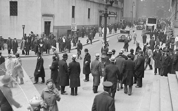 На целую неделю в марте 1933 года все банковские операции были приостановлены, чтобы остановить банкротство банков и, в конечном итоге, восстановить доверие к финансовой системе.